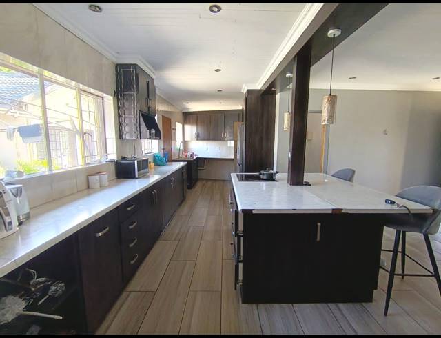 4 BEDROOM FREESTANDING FOR SALE IN SUNAIR PARK